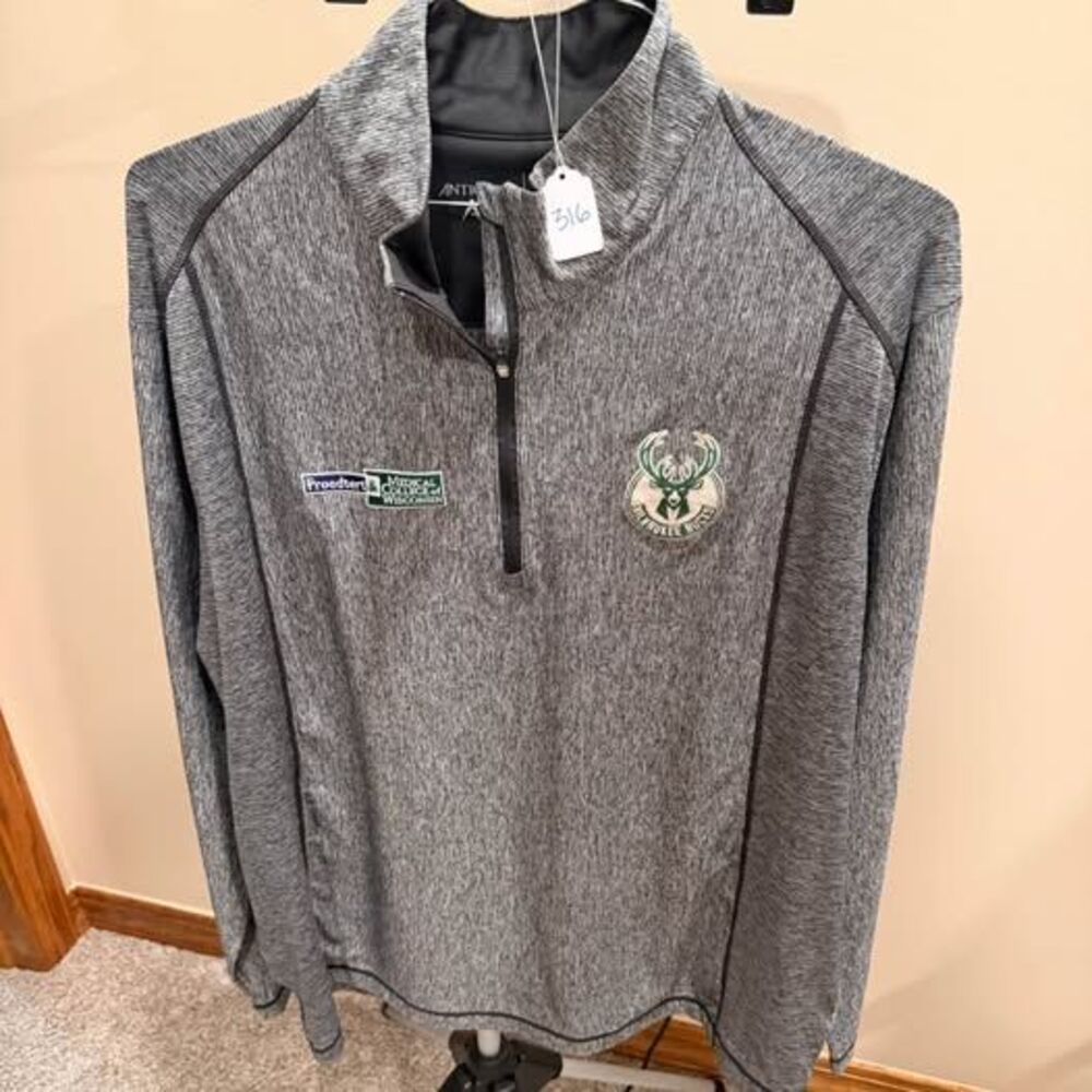 Antigua Milwaukee Bucks Quarter-Zip Pullover